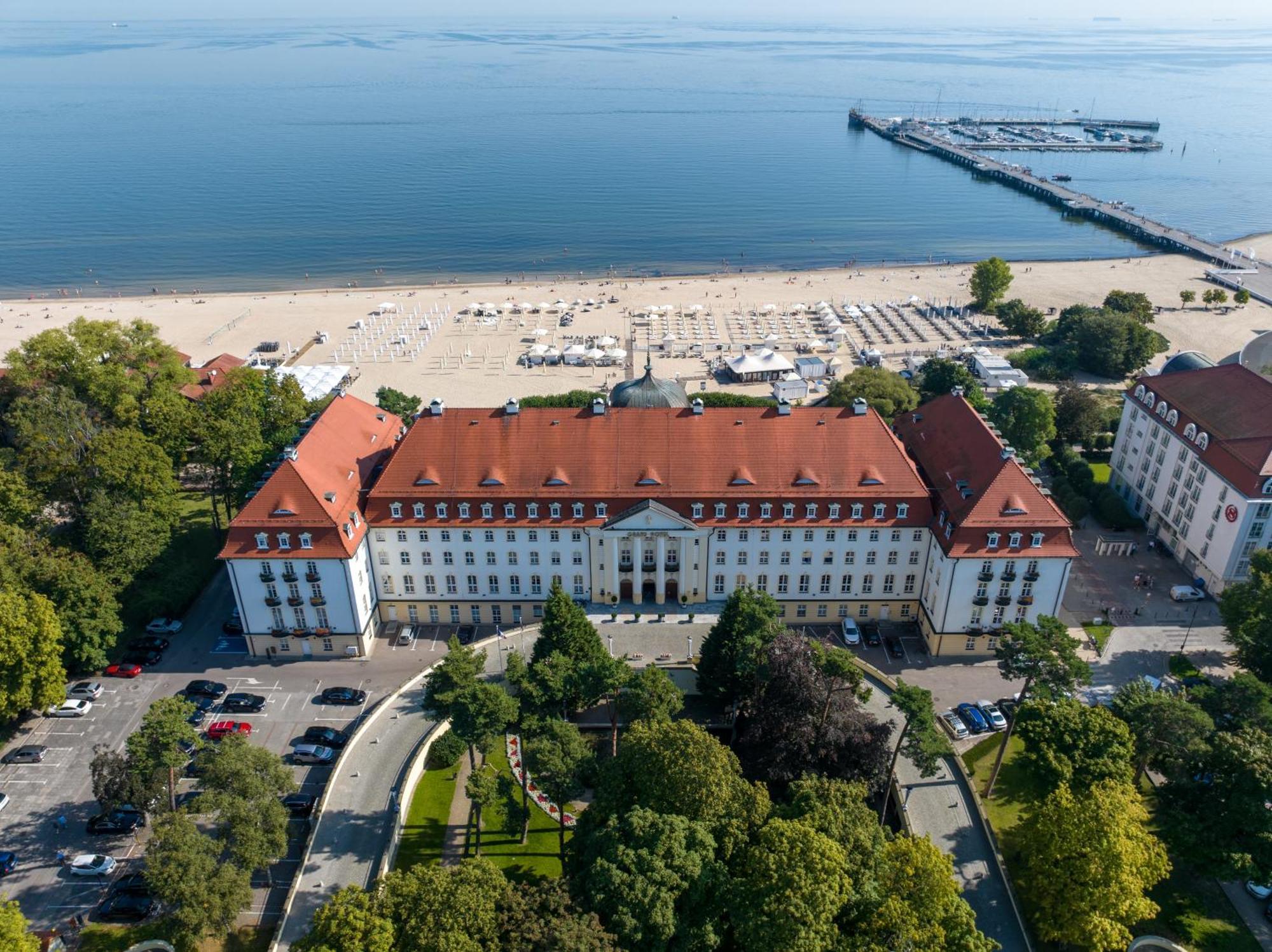 Sofitel Grand Sopot Hotel Exterior foto Aerial view of the Baltic Sea Campus